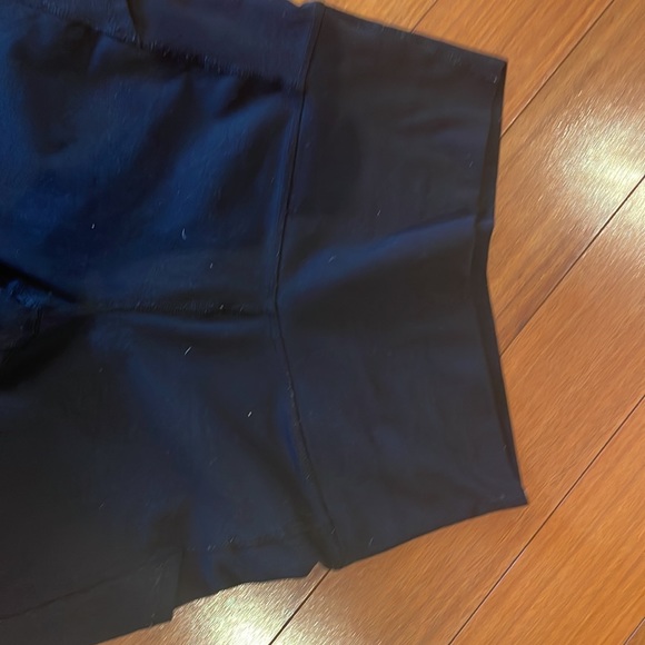 The Hugger Leggings - Picture 3 of 4